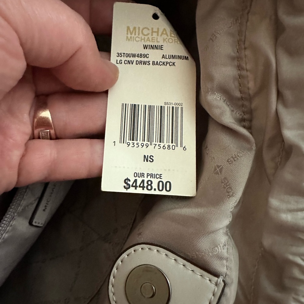 Michael Kors Winnie drawstring bag - Picture 3 of 4